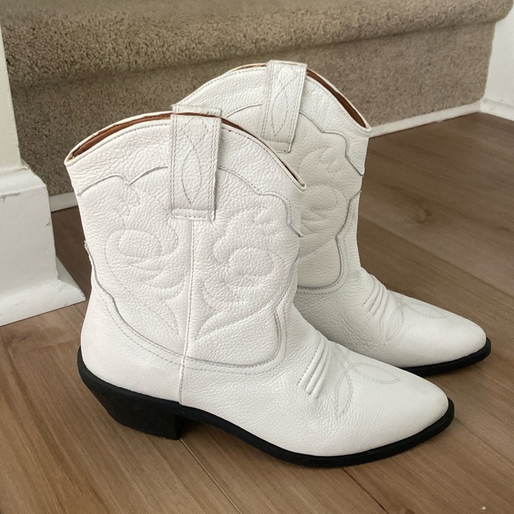 White cowgirl boots